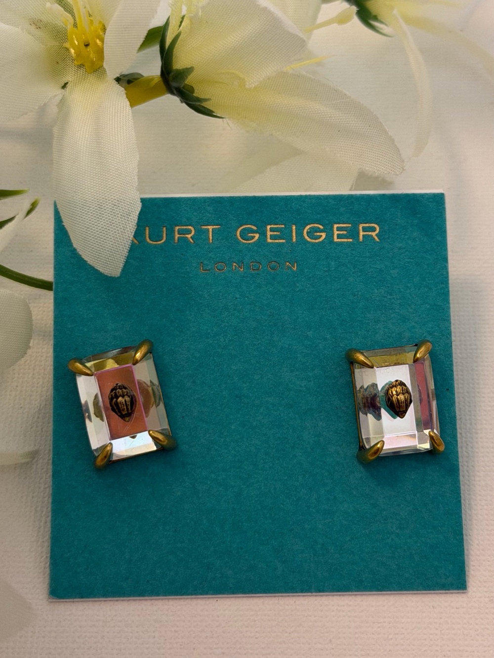 Kurt Geiger London
Medium Crystal
Stud Earrings NEW